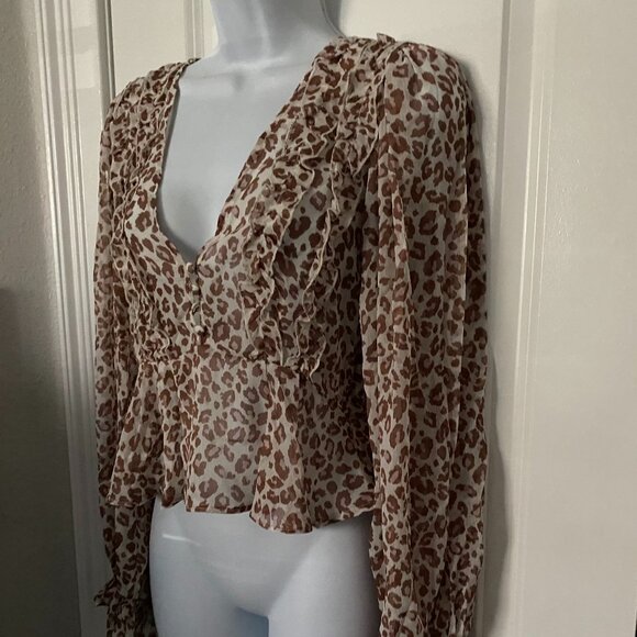 LULU'S EAST TO SPOT LEOPARD PRINT CROP TOP NWT SM - Picture 5 of 8